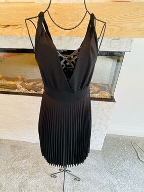 Soprano Black Pleated V-Neck Mini Twisted Strap Dress